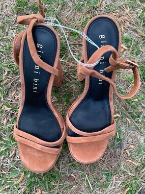 Gianni Bini Rust Tan Suede Block Heel Sandals